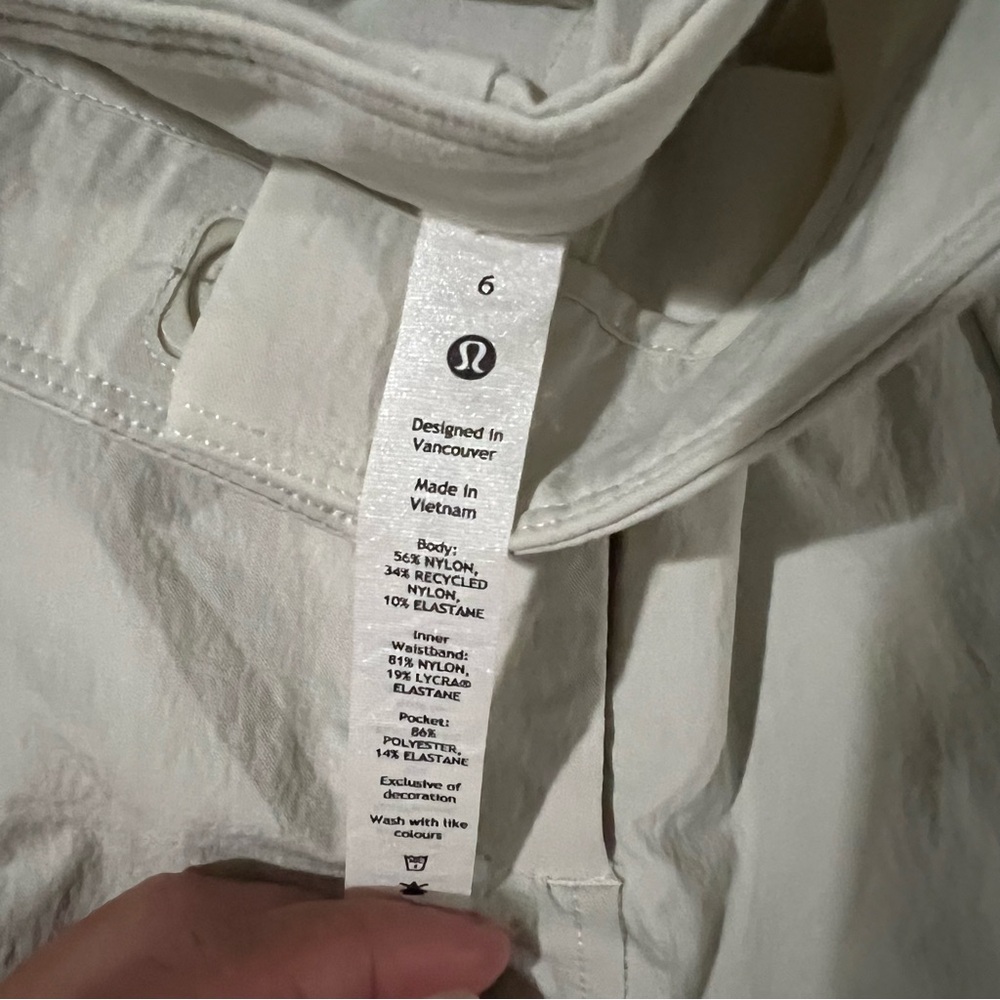 Lululemon Relaxed-Fit Super-High-Rise Cargo Short 4" - Picture 5 of 7